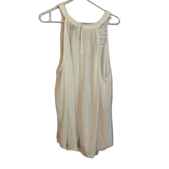 Torrid NWT Women's 2X 18-20 White Sleeveless Crinkle Rayon Solid Top - Picture 2 of 6